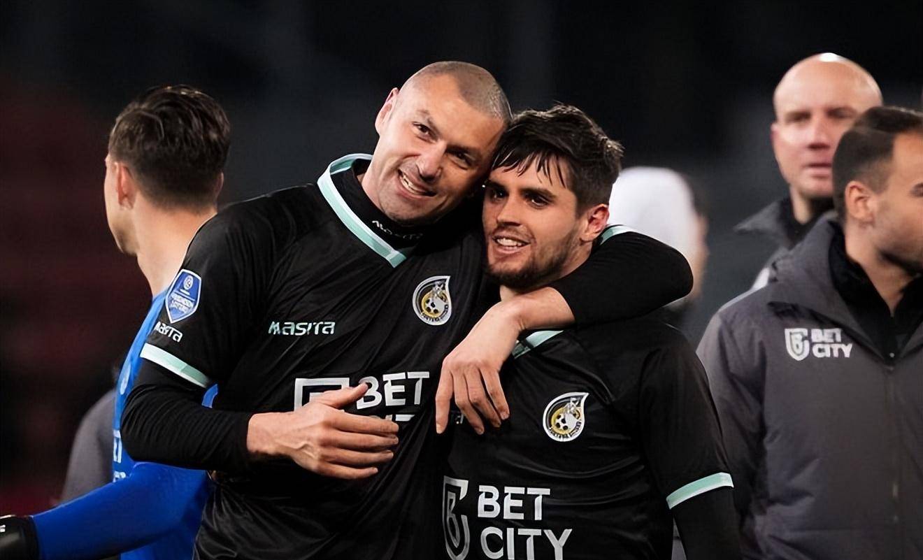  荷甲倒计时，底特律活塞赛后队长鼓劲，细节引发关注，态度坚定，临场指挥获称赞