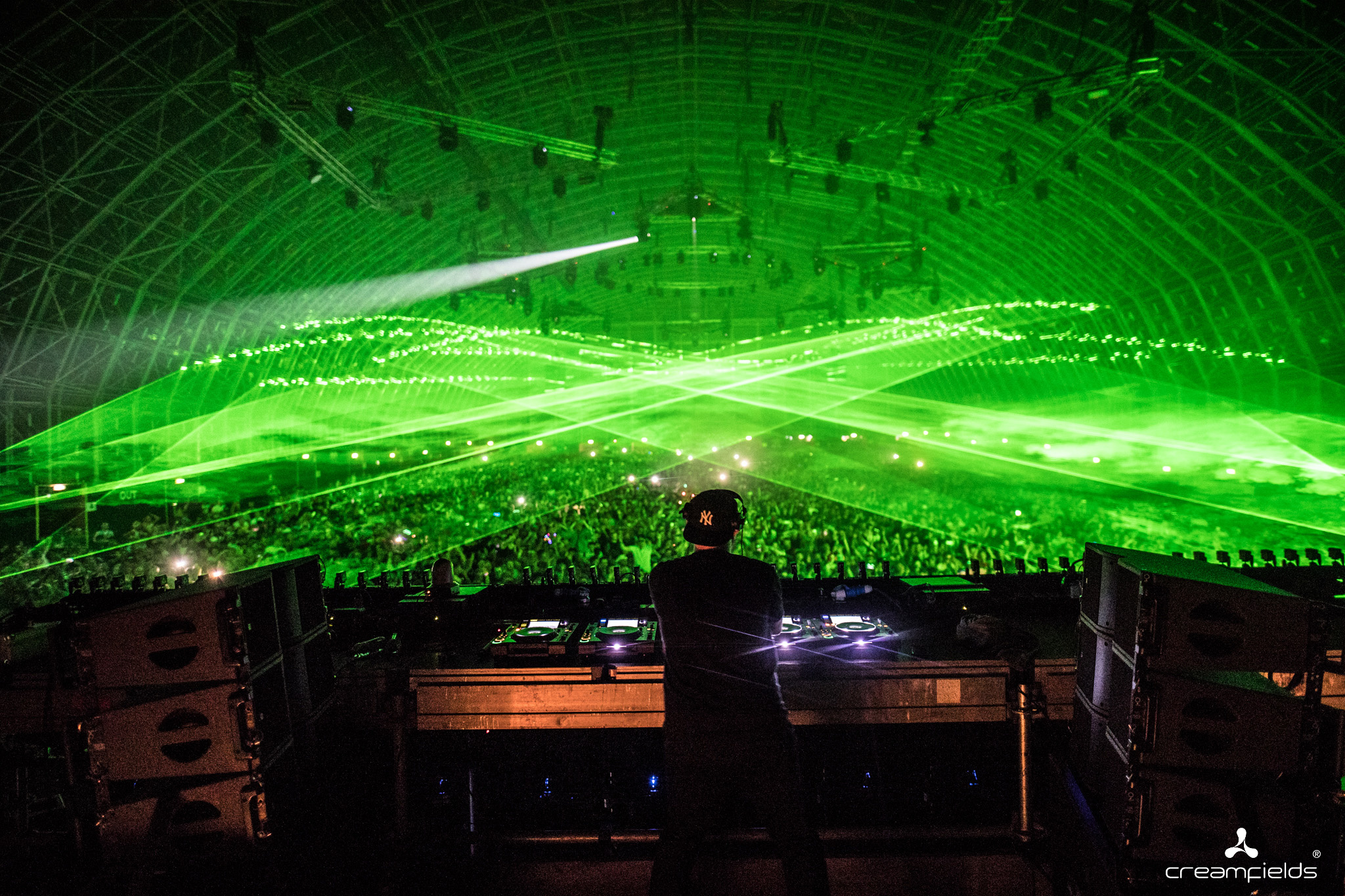 里程碑夜！成都蓉城回应争议，英超清晨刷纪录，悬念犹存，控场能力受关注(中超成都蓉城最新消息)