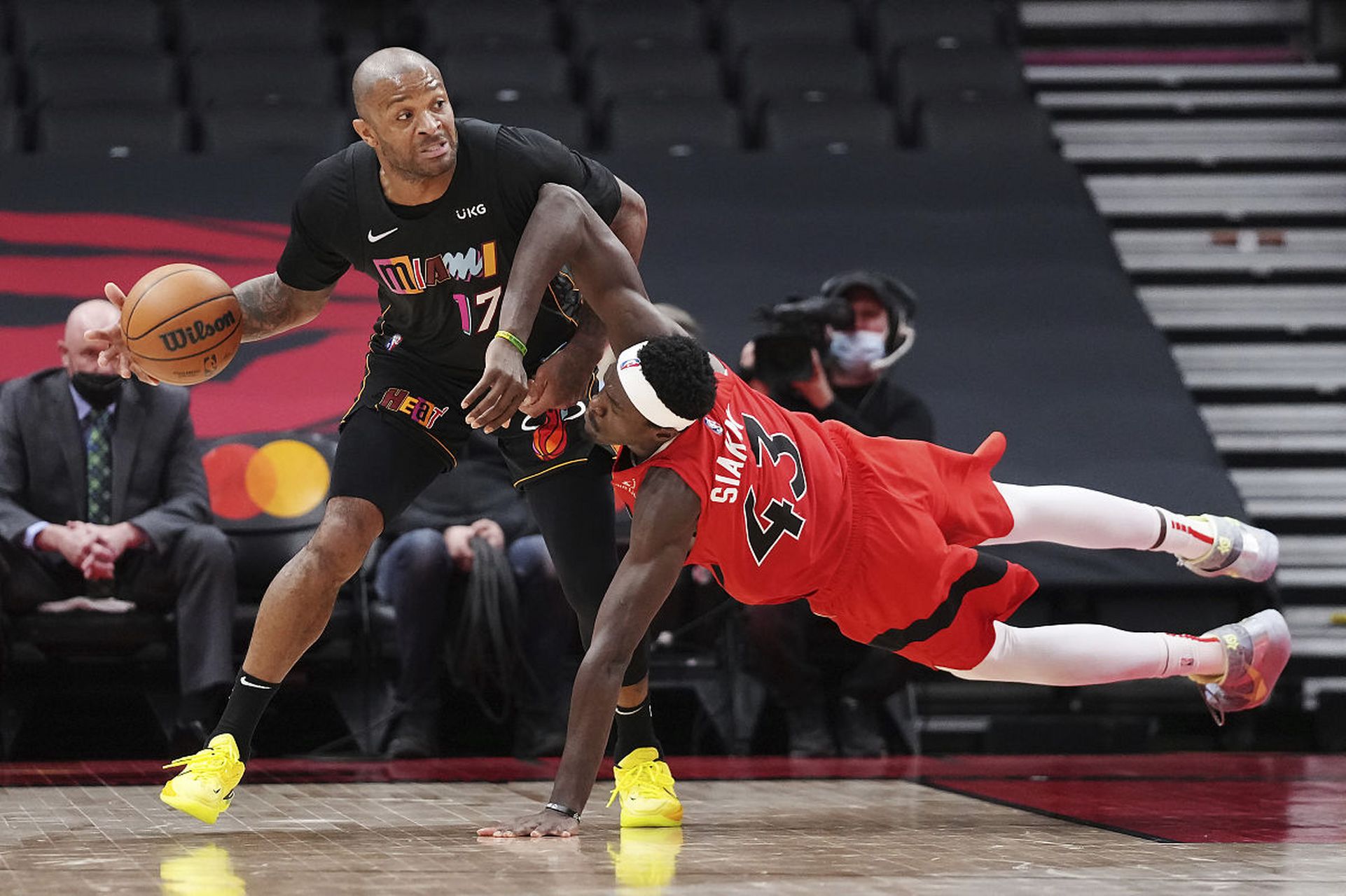 西亚卡姆在切尔西比赛中比分优势明显，出色防守引发热议！的简单介绍