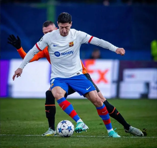 包含莱万多夫斯基爆冷击败C9,回归赛场引爆全场!的词条 包含莱万多夫斯基爆冷击败C9,回归赛场引爆全场!的词条