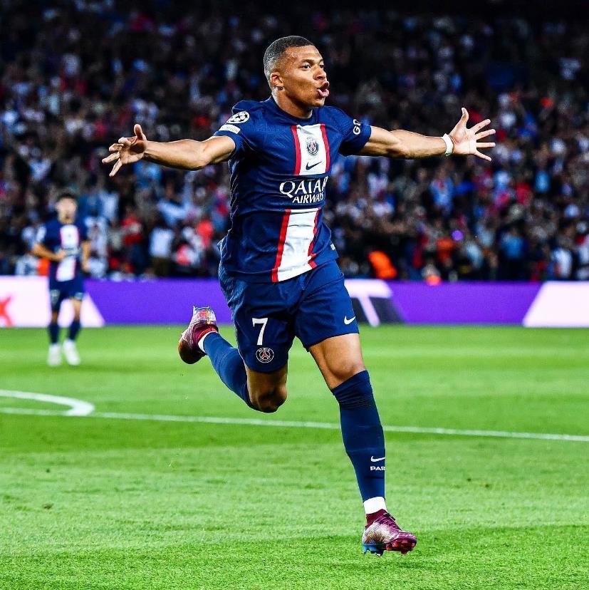  姆巴佩射门被挡 